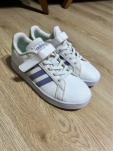 32 Beden beyaz Renk Adidas ayakkabı