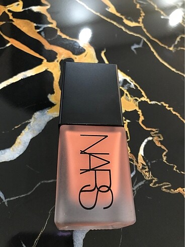 Nars şeftali tonu sıvı allık