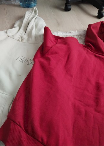 Kırmızı Kapüşonlu Nakışlı Kadın Sweatshi - Görsel 8