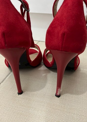 36 Beden kırmızı Renk Kırmızı Süet Stiletto Tokalı Topuklu