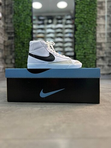 NIKE BLAZER MID7