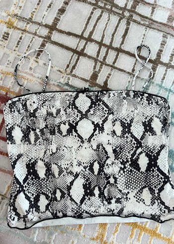 Bershka Yılan Desenli Gri Dantel Detaylı Kadın bluz