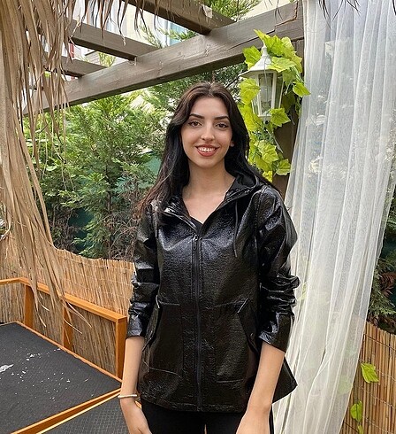 Parlak yağmurluk