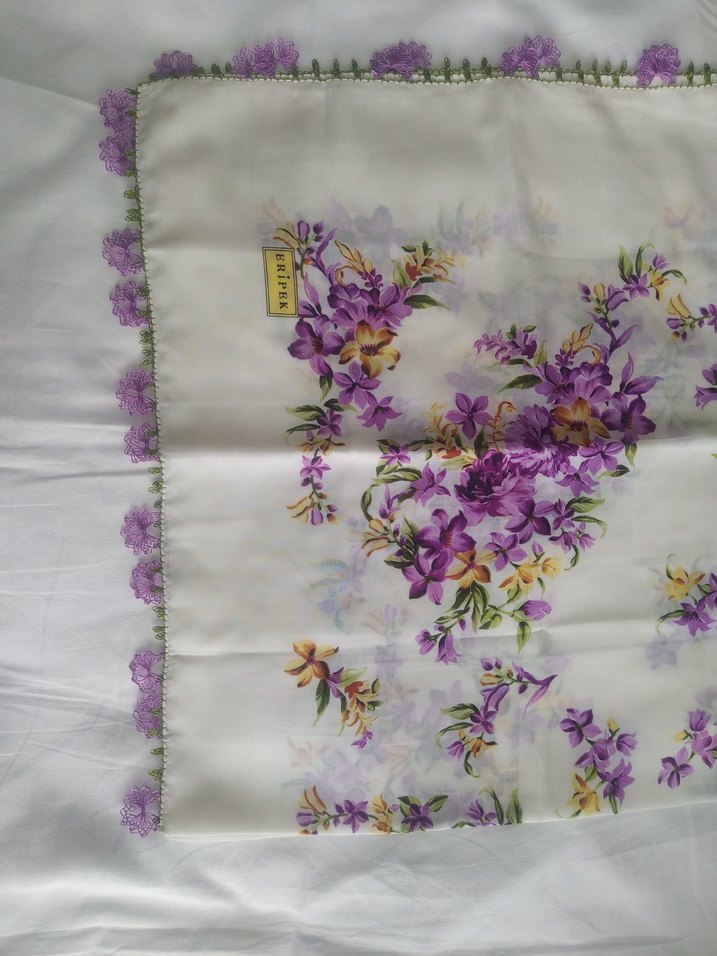 Dantel Kenarlı Mor Çiçekli Kadın  iğne oyası - Görsel 2