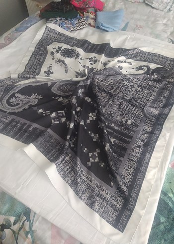 Bohem Gri-Beyaz Desenli Kadın eşarp - Görsel 2