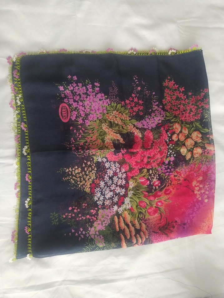 Çiçek Desenli Bohem Kadın yazma - Görsel 3