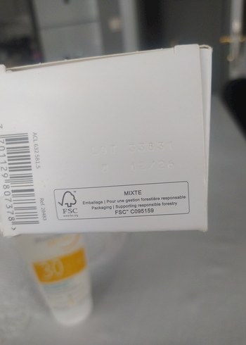 Bioderma Photoderm AKN Mat SPF30 Güneş Koruyucu - Görsel 3