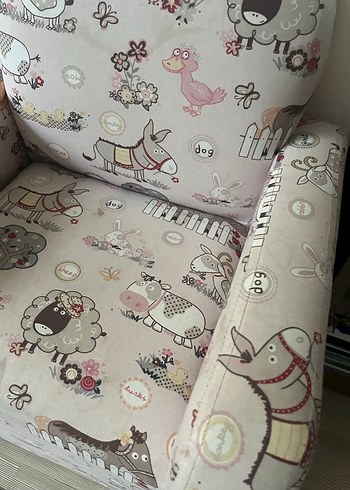 Çocuklar için pastel pembe hayvan desenli sandalye