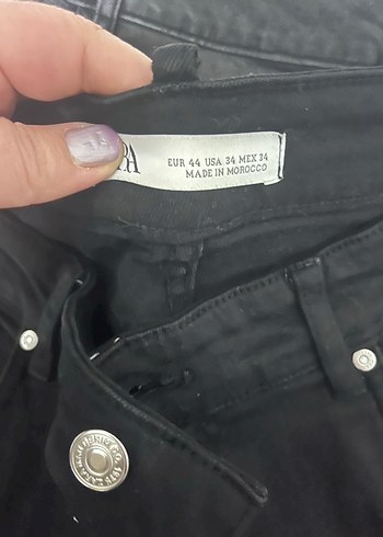 Siyah Yırtık Detaylı Dar Kesim Kadın Jean - Görsel 3