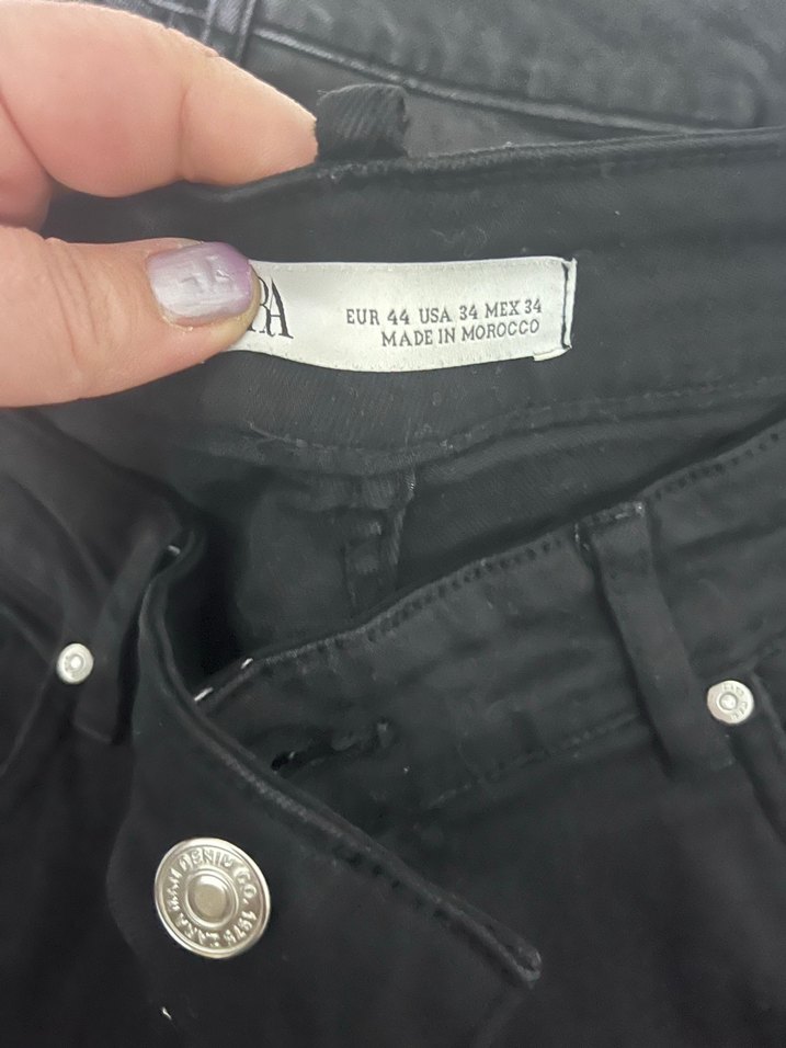 Siyah Yırtık Detaylı Dar Kesim Kadın Jean - Görsel 3