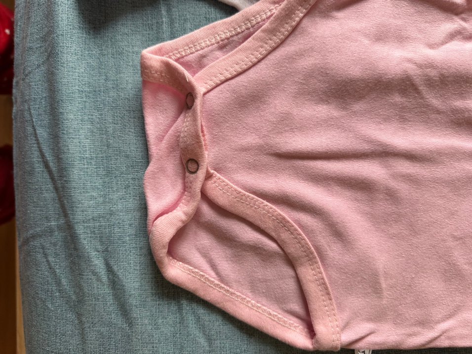 Beyaz V Yaka Kolsuz Bebek Kız Body - Görsel 2