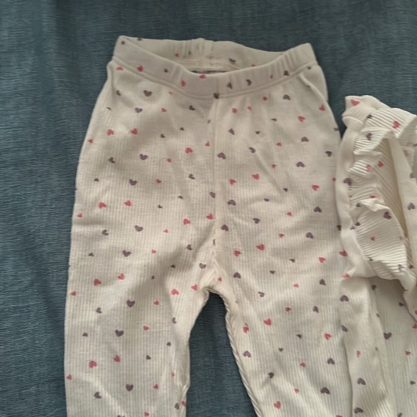 Uzun Kollu, V Yaka Fırfırlı Bebek Body - Görsel 4