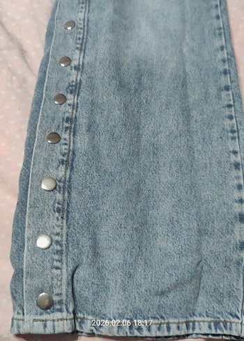 Düğmeli Mavi Batik Desenli Kadın Kot Pantolon - Görsel 2