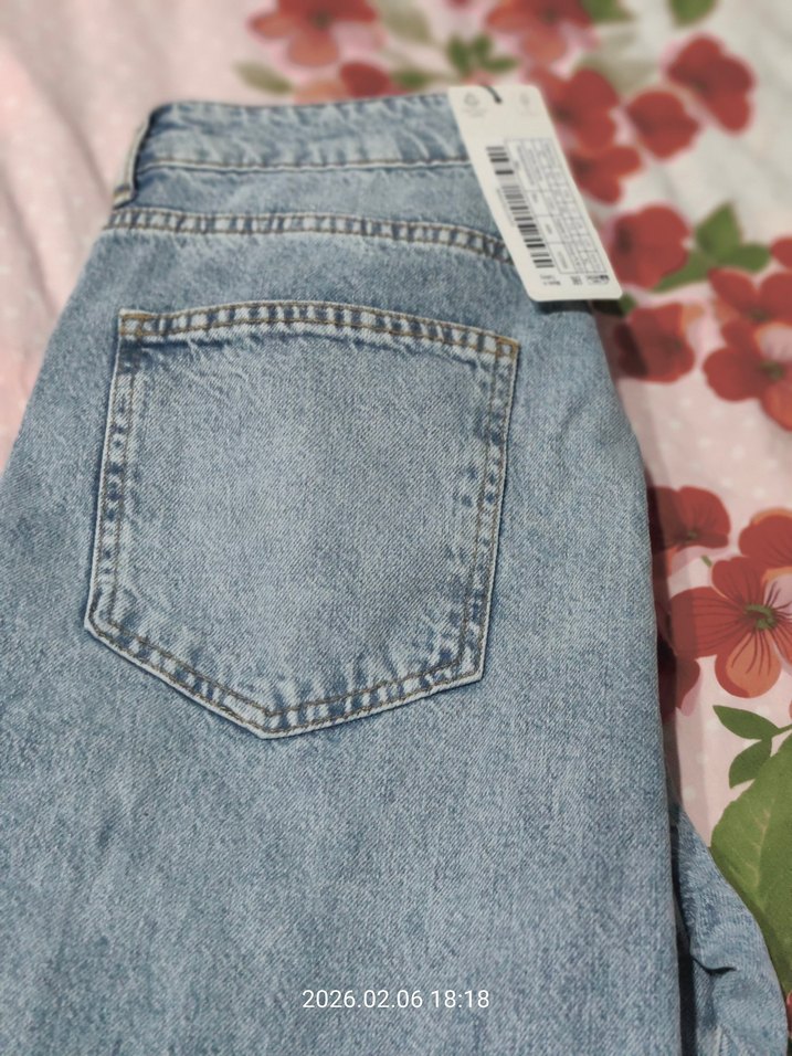 Düğmeli Mavi Batik Desenli Kadın Kot Pantolon - Görsel 4