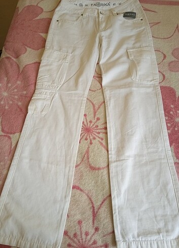 Beyaz cepli pantolon 