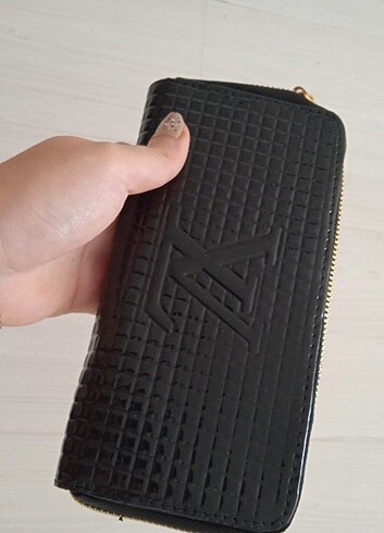 Yves Saint Laurent İugfyfhig cygvj