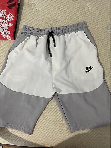 nike sort