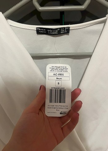 Düğmeli Beyaz V Yakalı Kadın Bluz - Görsel 5