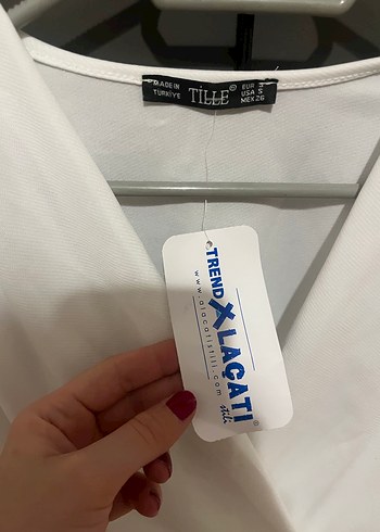 Düğmeli Beyaz V Yakalı Kadın Bluz - Görsel 4