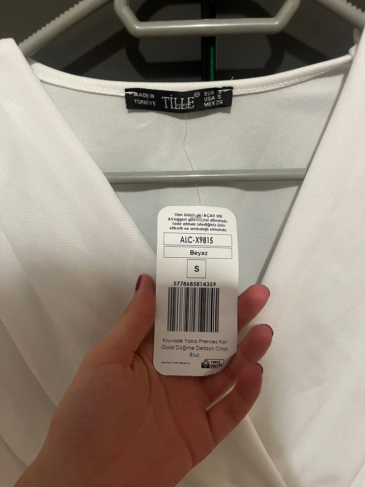 Düğmeli Beyaz V Yakalı Kadın Bluz - Görsel 5