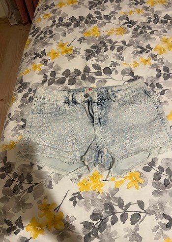 Gri Batik Desenli Kadın Mini Jean Şort - Görsel 2