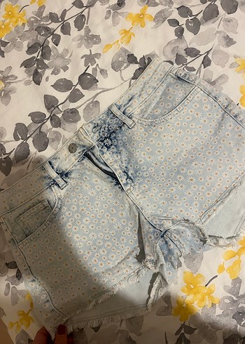 Gri Batik Desenli Kadın Mini Jean Şort - Görsel 4