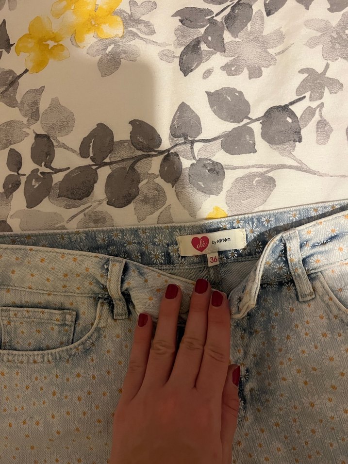 Gri Batik Desenli Kadın Mini Jean Şort - Görsel 3