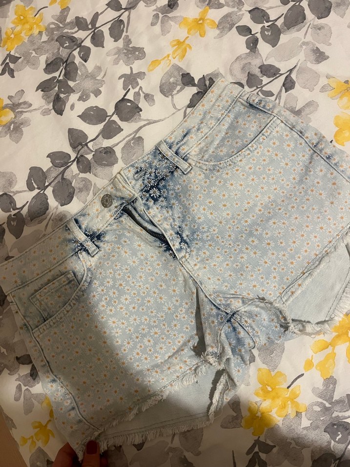 Gri Batik Desenli Kadın Mini Jean Şort - Görsel 4