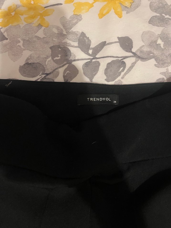 Püsküllü Siyah Kadın Kumaş Pantolon - Görsel 3