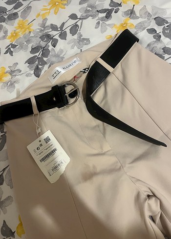 Kadın Bej Kemerli Normal Boy Kumaş Pantolon - Görsel 4