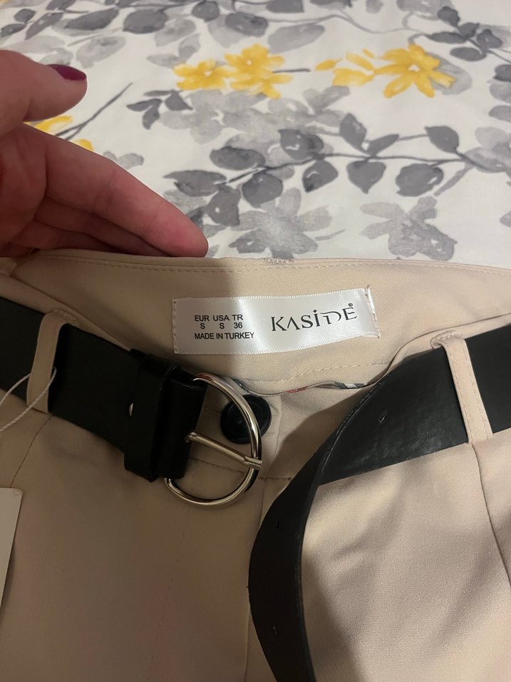 Kadın Bej Kemerli Normal Boy Kumaş Pantolon - Görsel 3