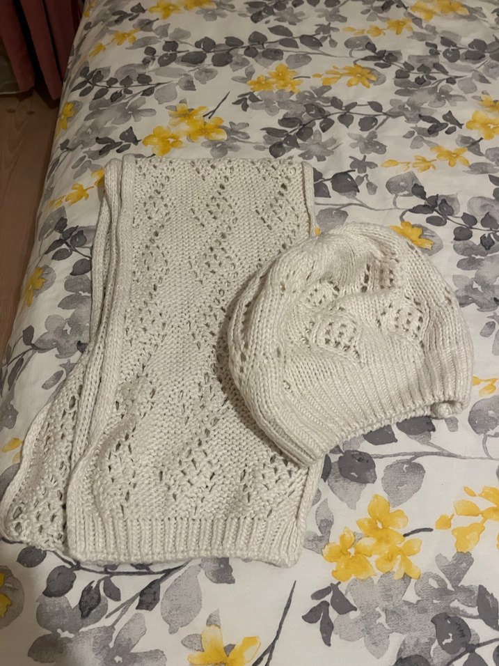 Beyaz Nakışlı Örgü Bere ve Atkı - Görsel 3