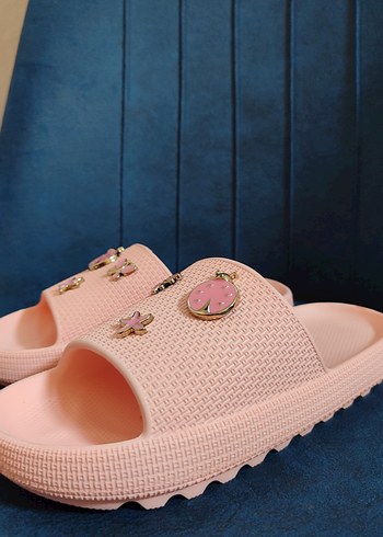 Crocs Nakışlı Pembe Kız Terliği