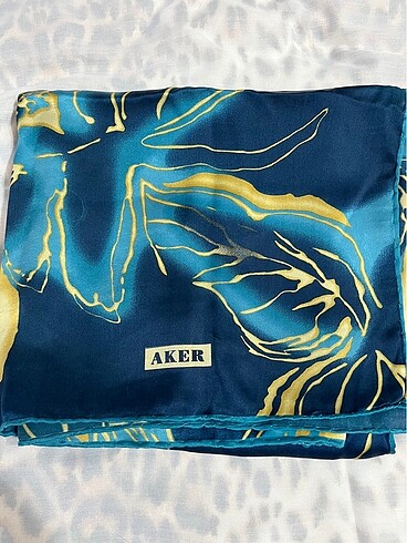 Aker Eşarp