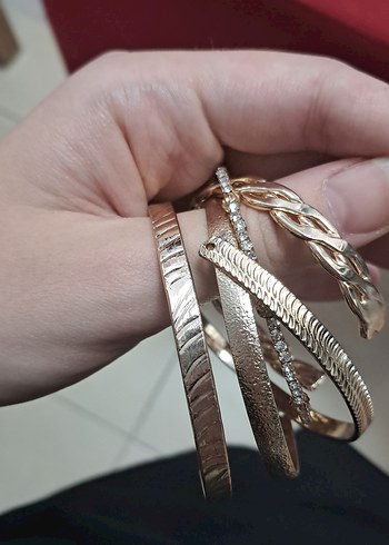  Beden Altın Renkli Yılan Desenli Zincir Detaylı Bileklik