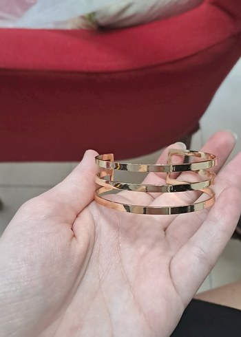 Minimalist Altın Renkli Kadın Bileklik