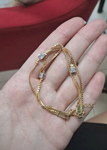 Zincir Detaylı Altın Renk Kadın Bileklik