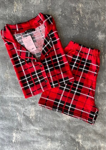 Kısa kol şort pijama takımı