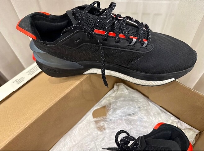 Adidas avryn