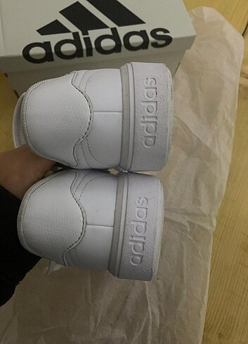 38 Beden beyaz Renk Orijinal adidas ayakkabı