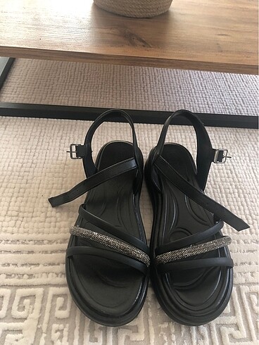 Shoes & More Taşlı sandalet