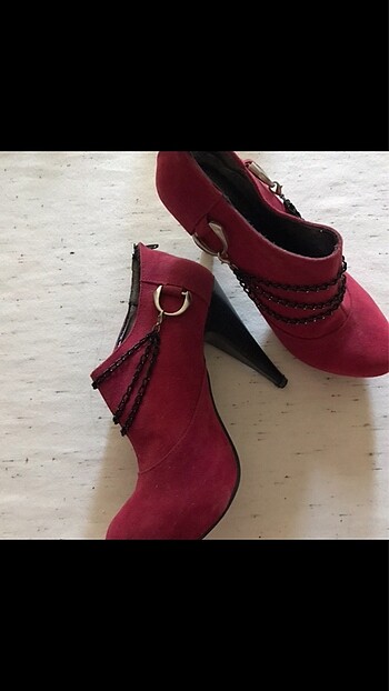 Zara Bordo zincir detaylı süet ayakkabı