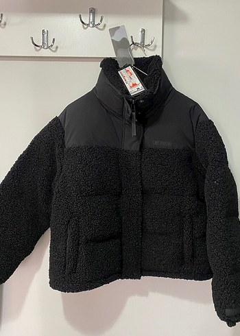 Kürk Detaylı Siyah Kadın Mini Mont sıfır etiketli