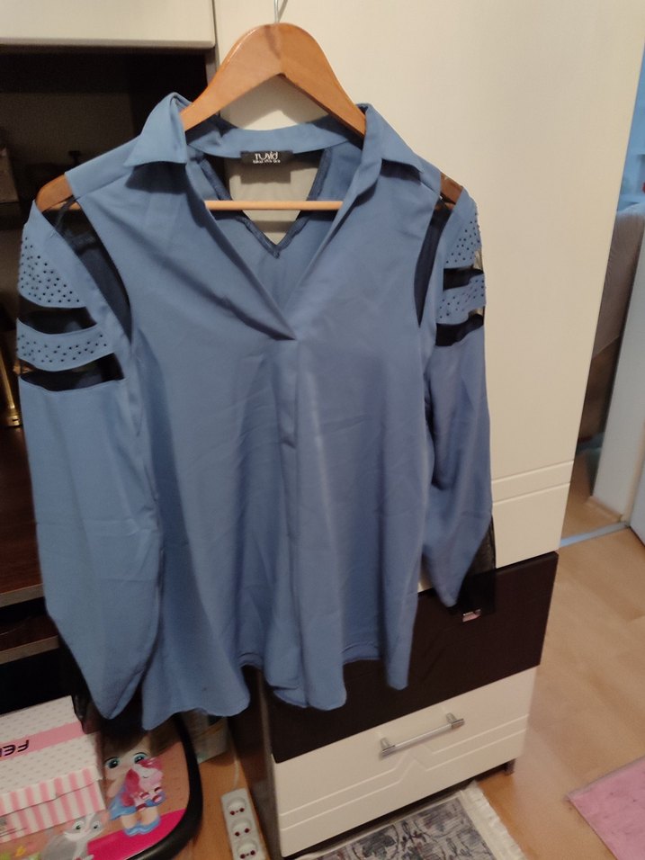 Mavi V Yakalı Uzun Kollu Kadın Gömlek - Görsel 2