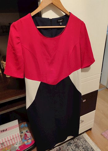 Kısa Kollu V Yaka Kırmızı Siyah Midi Elbise - Görsel 2