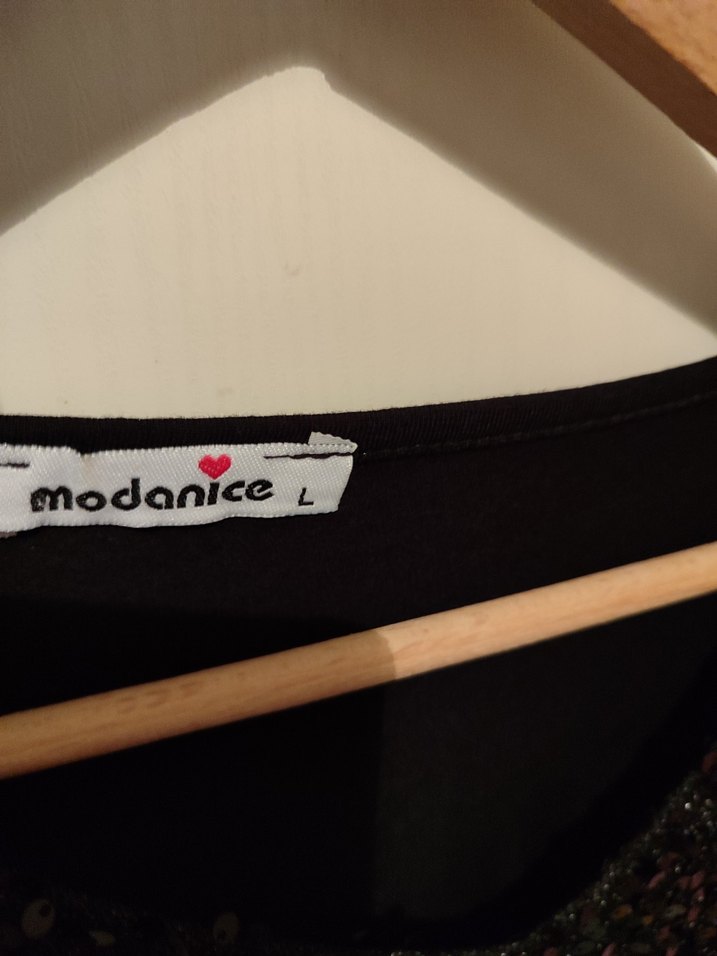 Siyah Dökümlü Uzun Kollu V Yaka Bluz - Görsel 3