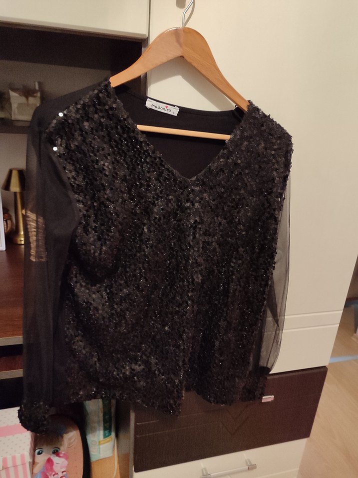 Siyah Dökümlü Uzun Kollu V Yaka Bluz - Görsel 2