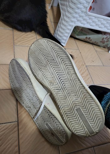 Gri Yılan Desenli Beyaz Bağcıklı Kadın Spor Ayakkabı - Görsel 4