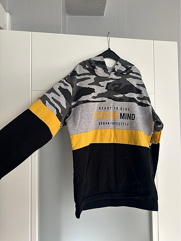 Sweatshirt