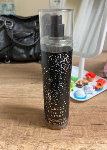 Bath & Body Works İnto The Night Vucut Spreyi